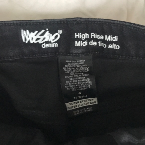 Black denim shorts - Picture 3 of 3